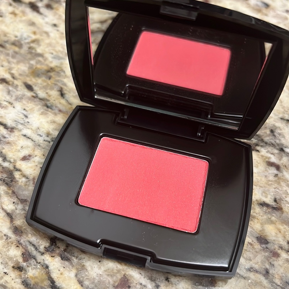 Lancôme blush Subtil Shimmer 168 Shimmer Coral Kiss .088 oz 2.5g. Brand new!!